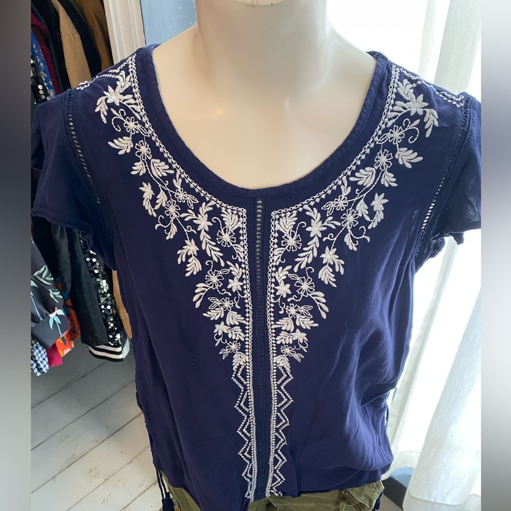 Time And Tru Woman’s size large blouse is a stunner! Wear with a cammy peekaboo
